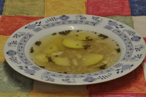 Česneková polévka s kroupy – Snadné recept z Česko kuchyně, hotový za Do 30 minut